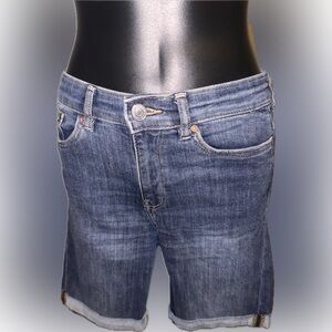Women’s cropped Bermuda blue jean shorts